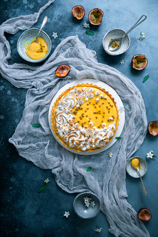 Meringue tart al mango e passion fruit