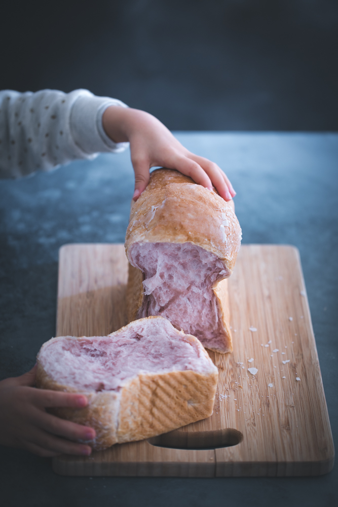 Hokkaido milk bread con polvere di patate viola