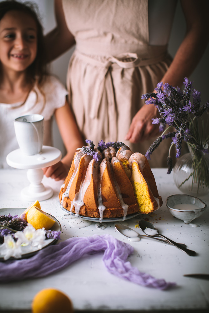 Bundt cake allo zafferano, limone e semi di papavero